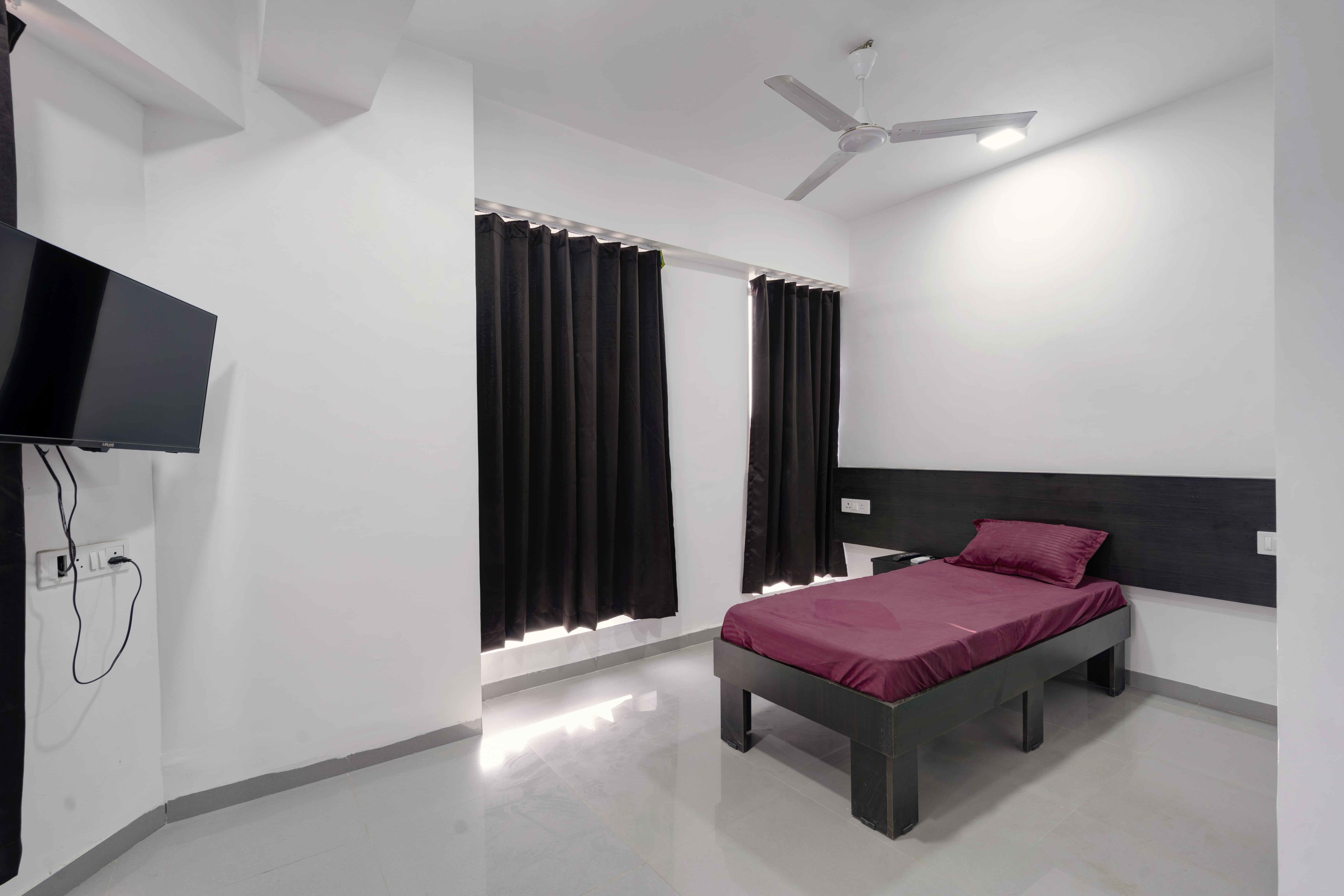 single room pg in gandhinagar